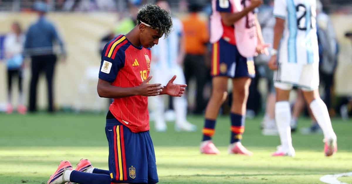 বিশ্বকাপ জিতে মাঠেই মোনাজাতে শামিল হলেন ইয়ামাল